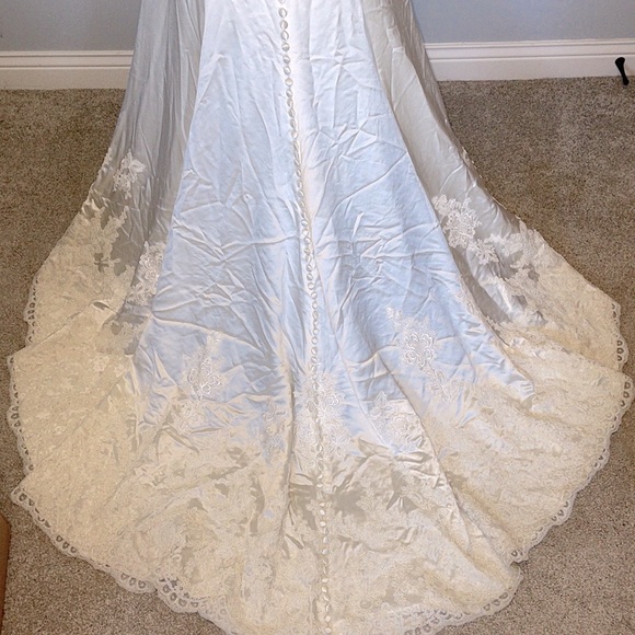Justin Alexander #8730 Charmeuse Wedding Gown with Cap Sleeves - Picture 7 of 12